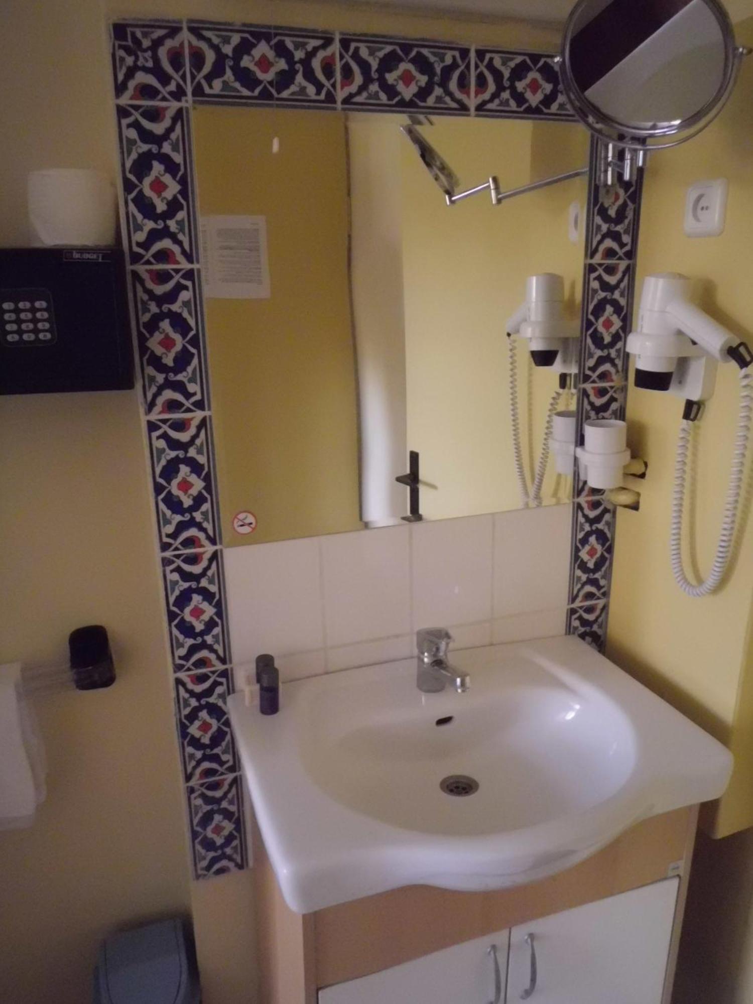 Berk Guest House - Grandma'S House Истанбул Стая снимка