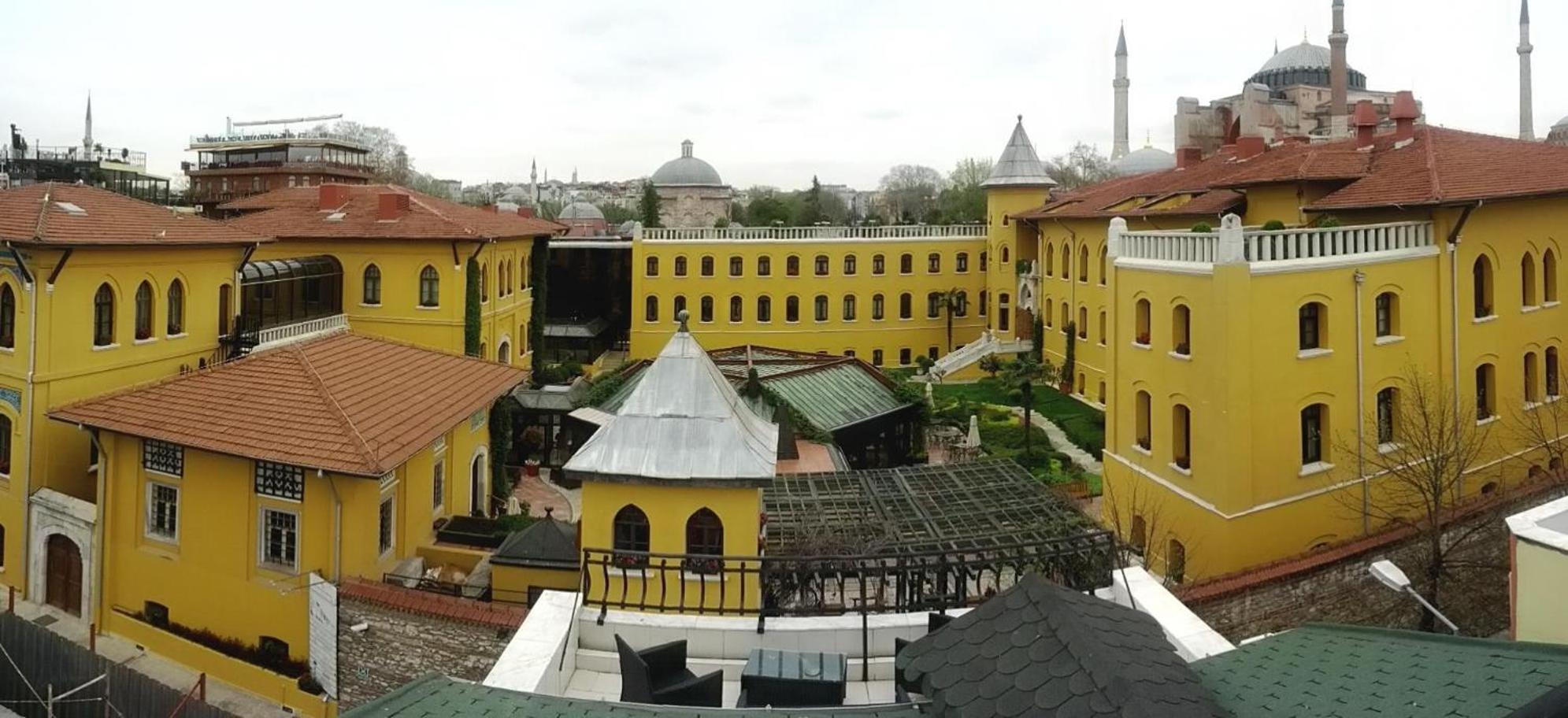 Berk Guest House - Grandma'S House Истанбул Екстериор снимка