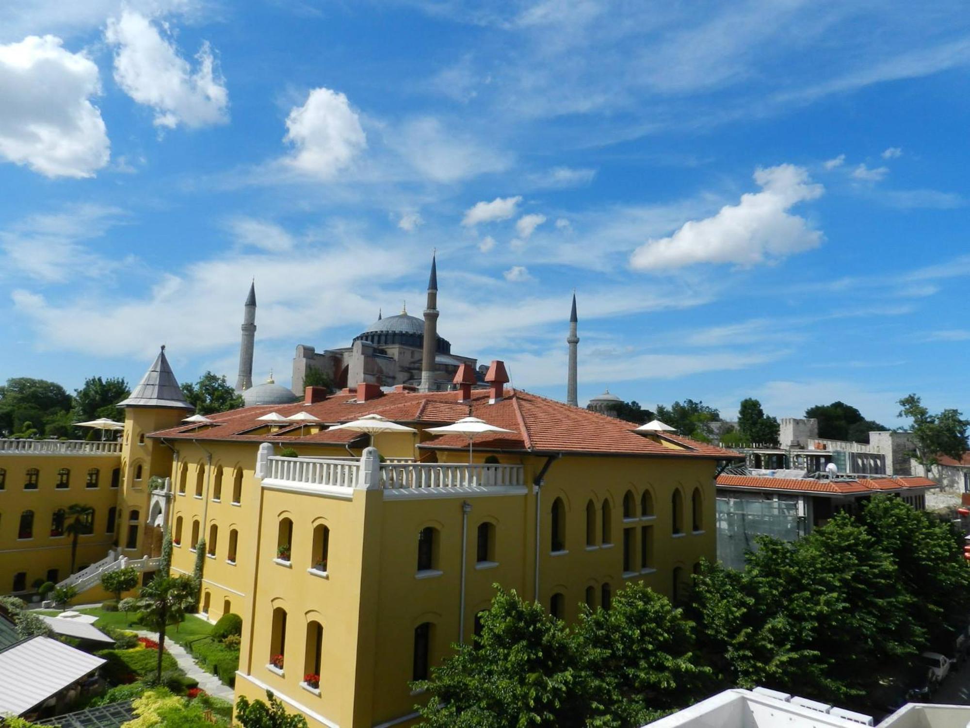 Berk Guest House - Grandma'S House Истанбул Екстериор снимка
