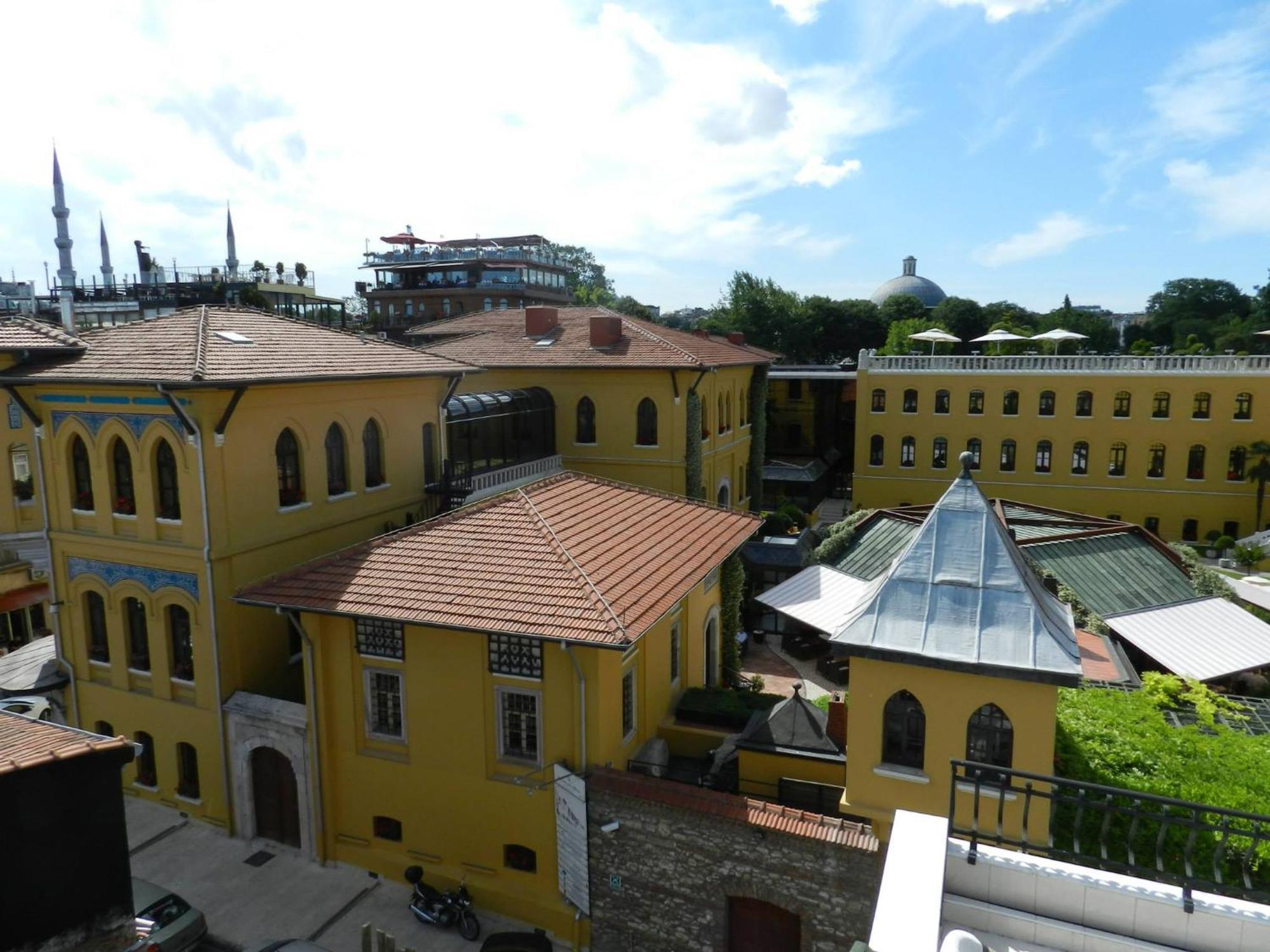 Berk Guest House - Grandma'S House Истанбул Екстериор снимка