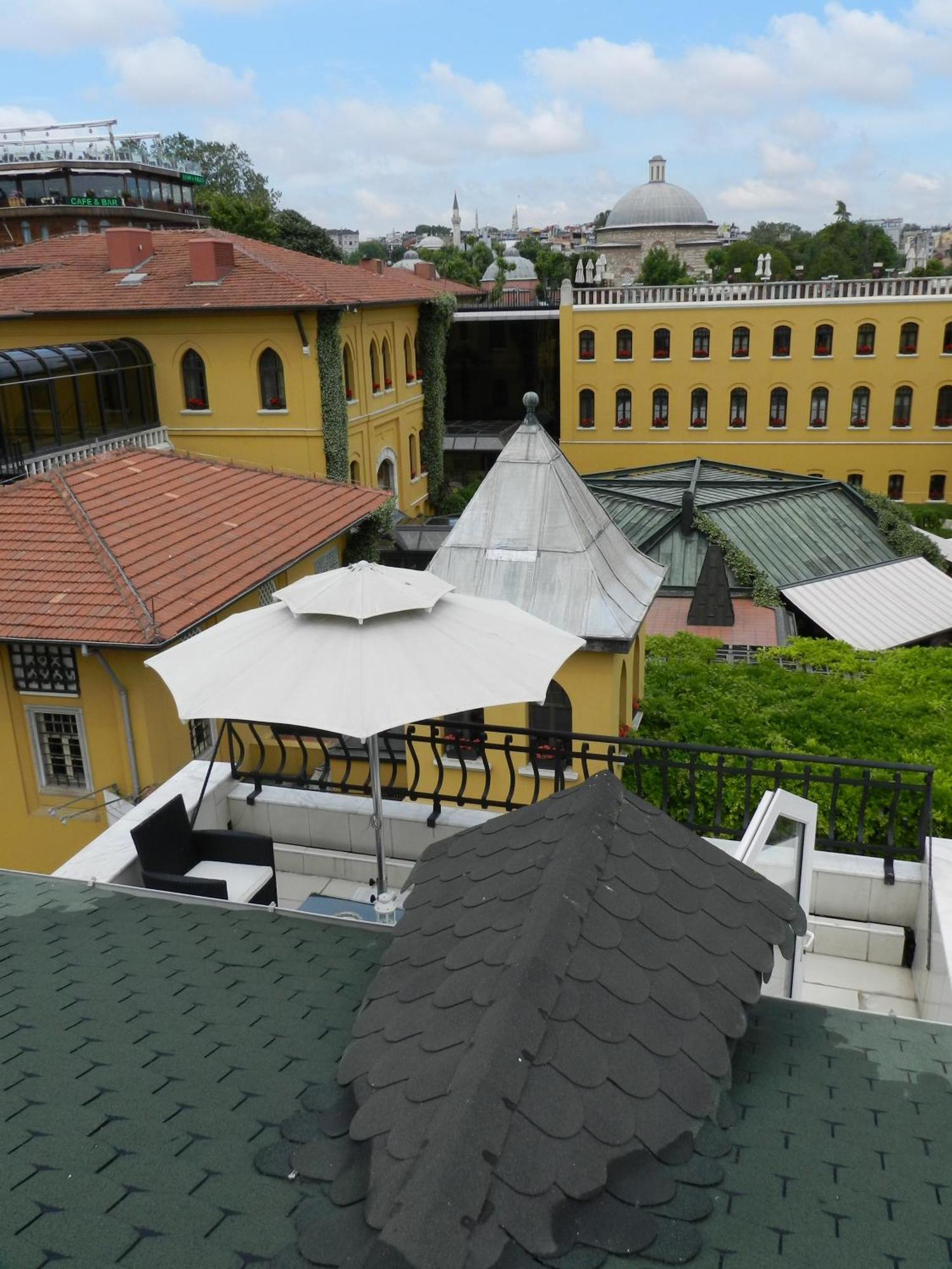 Berk Guest House - Grandma'S House Истанбул Екстериор снимка
