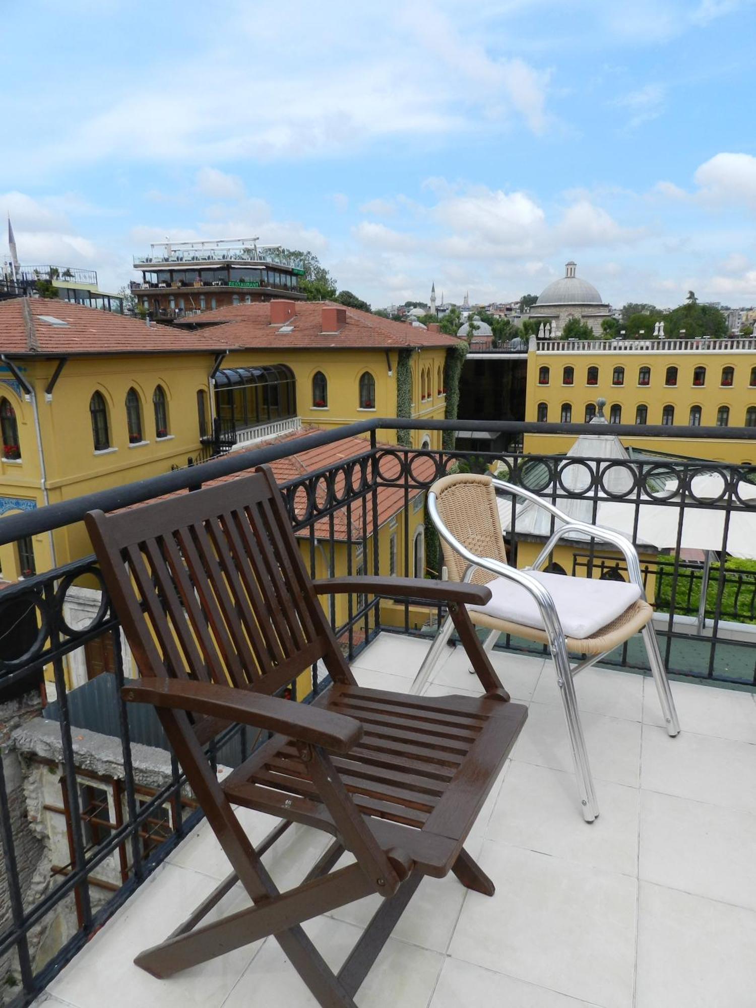 Berk Guest House - Grandma'S House Истанбул Екстериор снимка