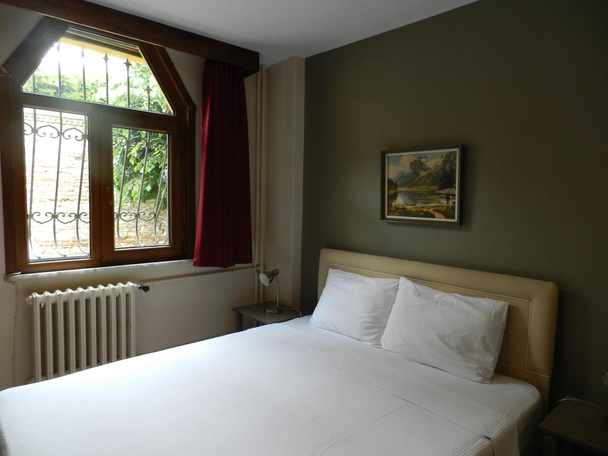 Berk Guest House - Grandma'S House Истанбул Екстериор снимка