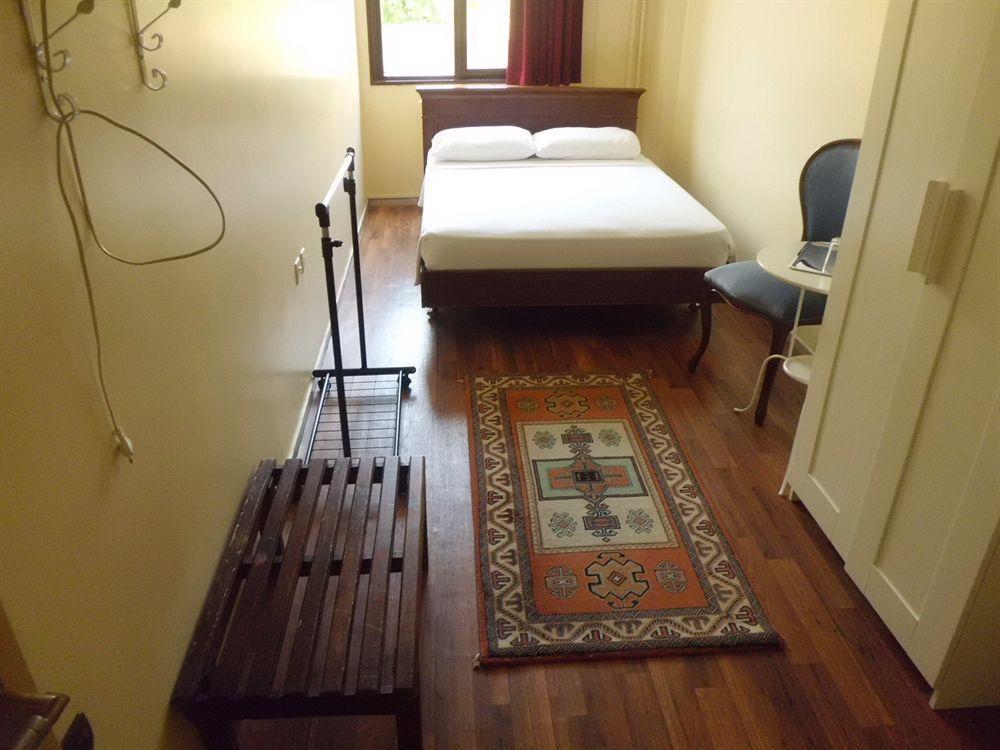 Berk Guest House - Grandma'S House Истанбул Екстериор снимка